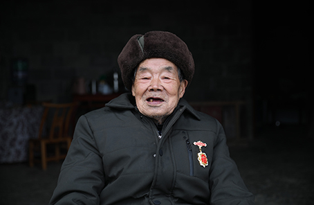 “死守陣地，決不能后退一寸”——記抗美援朝老兵黃忠茂