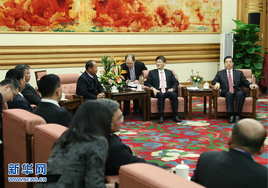 12月27日，中共中央政治局委員、中央政法委書記孟建柱在北京集體會(huì)見出席湄公河流域執(zhí)法安全合作機(jī)制成立五周年部長級(jí)會(huì)議的各國代表團(tuán)團(tuán)長。新華社記者 王曄 攝 