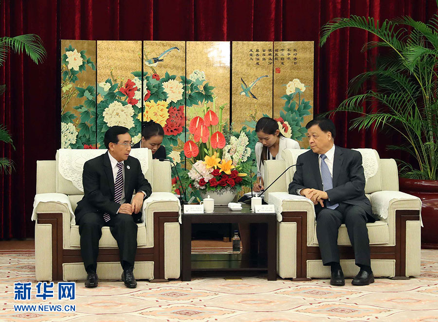 6月11日，中共中央政治局常委、中央書記處書記劉云山在福州會(huì)見來(lái)華出席金磚國(guó)家政黨、智庫(kù)和民間社會(huì)組織論壇的老撾人民革命黨中央政治局委員、中央書記處常務(wù)書記、國(guó)家副主席潘坎。新華社記者劉衛(wèi)兵攝