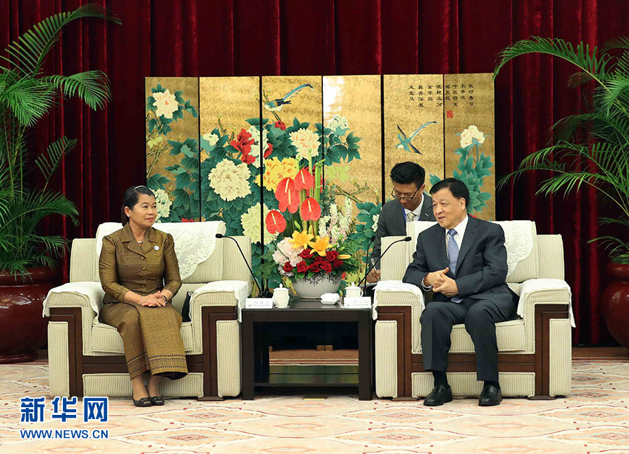 6月11日，中共中央政治局常委、中央書記處書記劉云山在福州會(huì)見來(lái)華出席金磚國(guó)家政黨、智庫(kù)和民間社會(huì)組織論壇的柬埔寨人民黨中央常委、副首相梅森安。新華社記者劉衛(wèi)兵攝