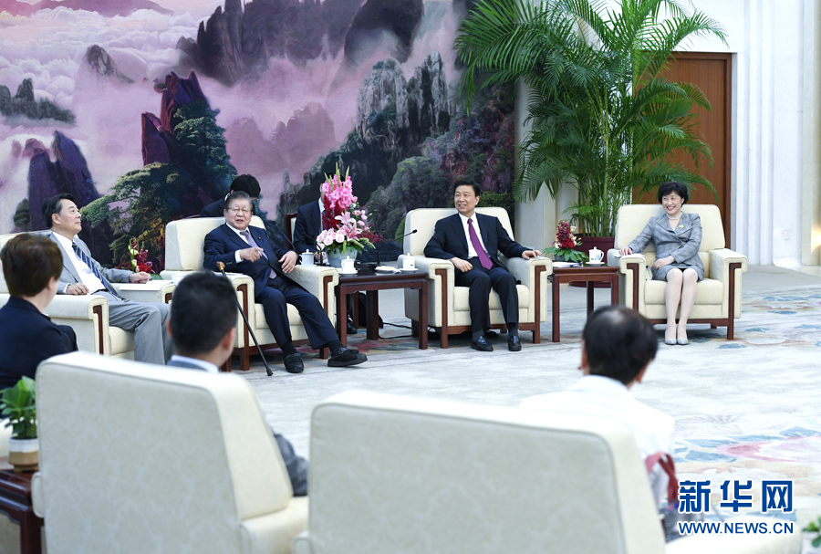 9月20日，國家副主席李源潮在北京會見由黨的最高顧問、前眾議長橫路孝弘率領(lǐng)的日本民進(jìn)黨政治家代表團(tuán)。 新華社記者 張領(lǐng) 攝 