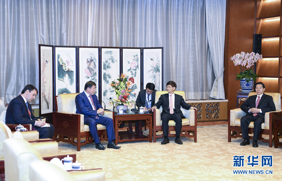 9月26日，中共中央政治局委員、中央政法委書記孟建柱在北京會見來華出席國際刑警組織第86屆全體大會的塔吉克斯坦內(nèi)務(wù)部長拉希姆佐達(dá)。國務(wù)委員、公安部部長郭聲琨參加有關(guān)會見。新華社記者 張領(lǐng) 攝