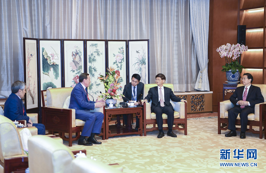 9月26日，中共中央政治局委員、中央政法委書記孟建柱在北京會見來華出席國際刑警組織第86屆全體大會的哈薩克斯坦內(nèi)務(wù)部長卡西莫夫。國務(wù)委員、公安部部長郭聲琨參加有關(guān)會見。新華社記者 張領(lǐng) 攝