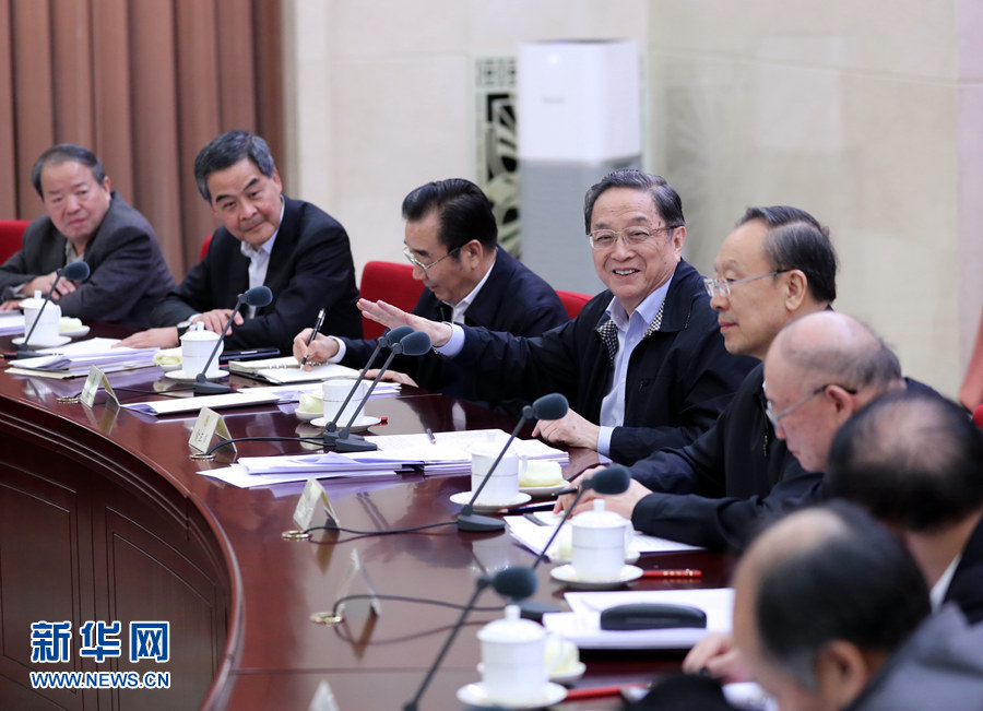 11月16日，全國(guó)政協(xié)在北京召開第75次雙周協(xié)商座談會(huì)，圍繞“推進(jìn)糧食定價(jià)機(jī)制、補(bǔ)貼政策和收儲(chǔ)制度改革”建言獻(xiàn)策。全國(guó)政協(xié)主席俞正聲主持會(huì)議并講話。新華社記者 鞠鵬 攝