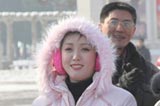 高清：衛(wèi)星發(fā)射成功 平壤街頭出現(xiàn)小規(guī)模慶?；顒? /></a></td>
</tr>
<tr>
<td height=